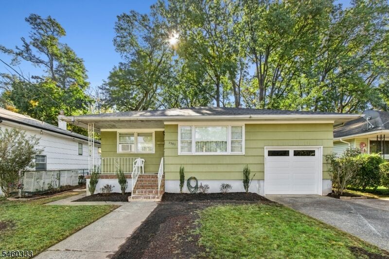 Property Photo:  2293 Ludlow St  NJ 07065 