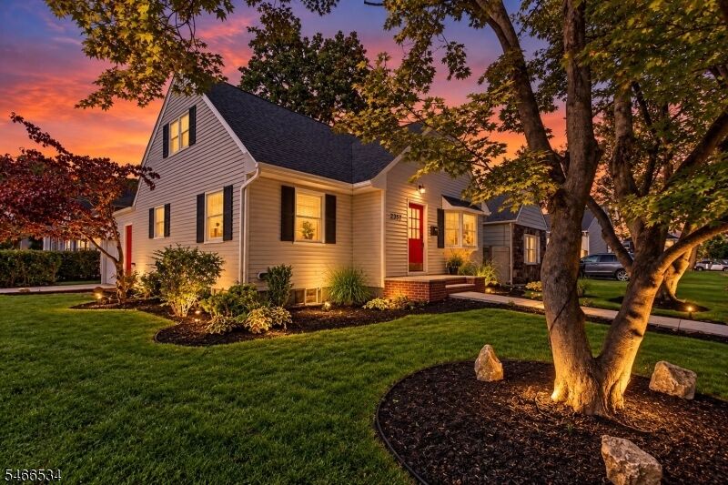 Property Photo:  2357 Mountain Ave  NJ 07076 