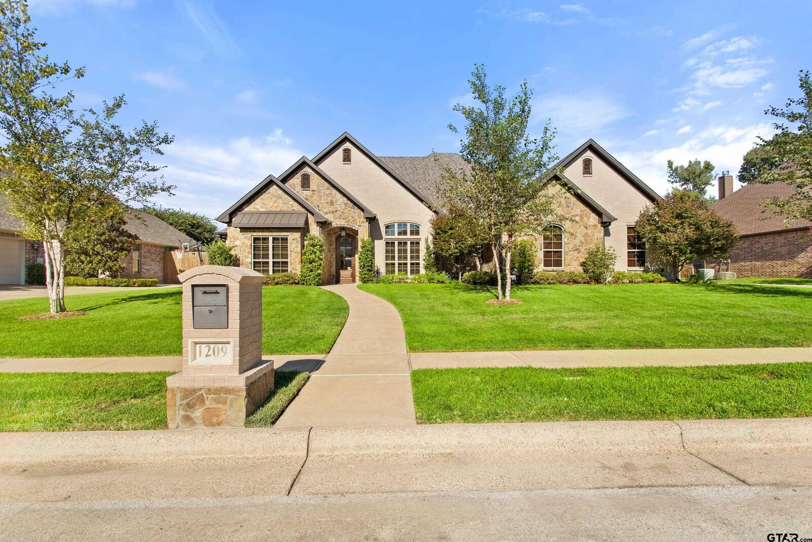 Property Photo:  1209 Cambridge Bend  TX 75703 