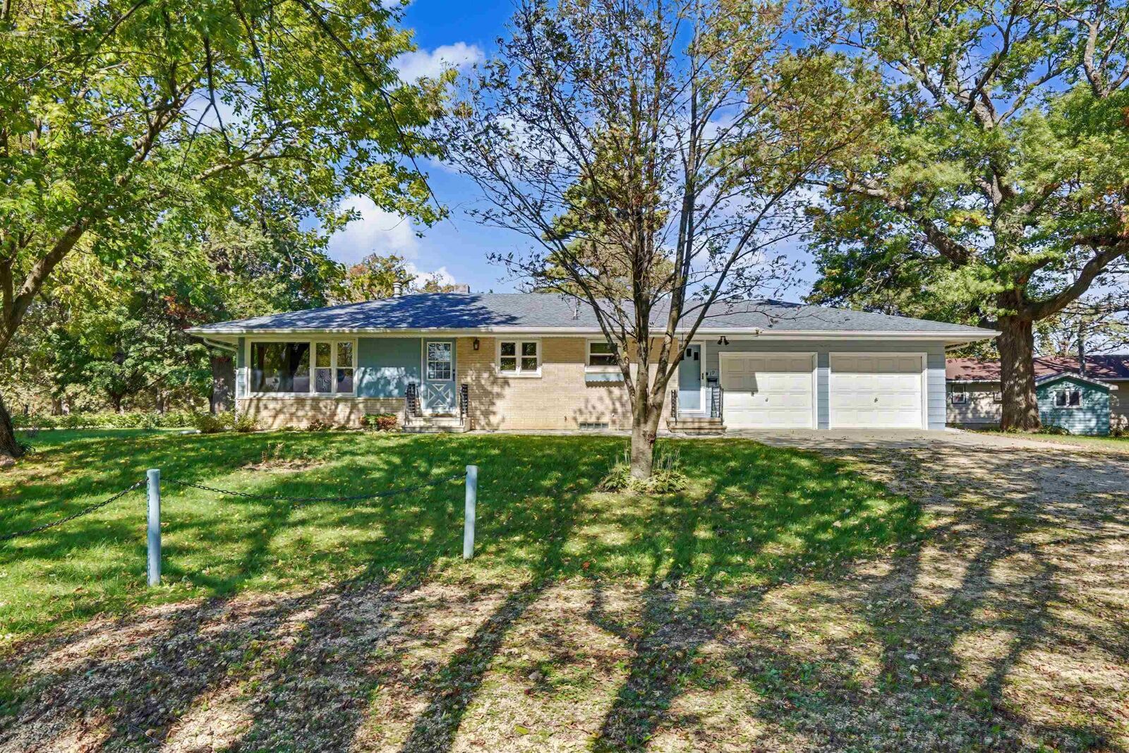 Property Photo:  19 Shady Lane  IA 50662 