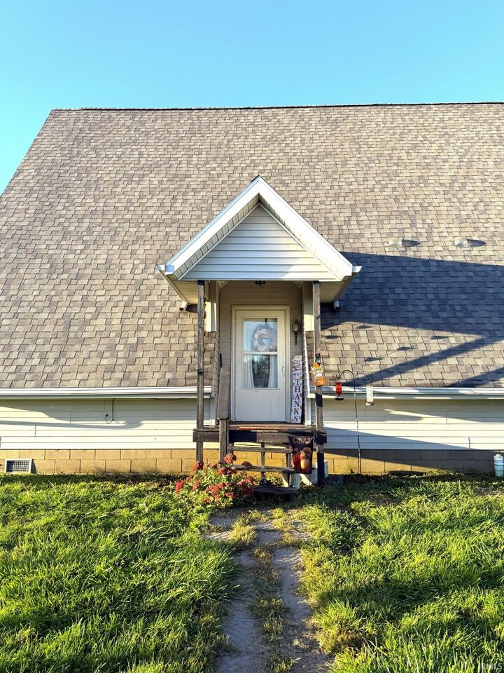 Property Photo:  8469 S 450 W  IN 46781-9772 