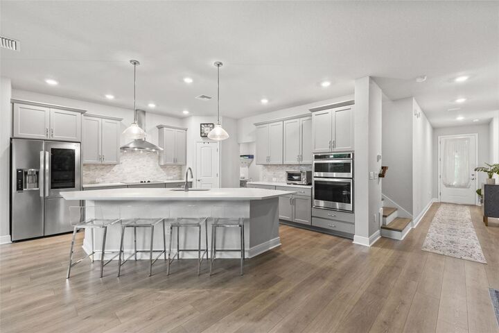 Property Photo:  4009 W Carmen Street  FL 33609 