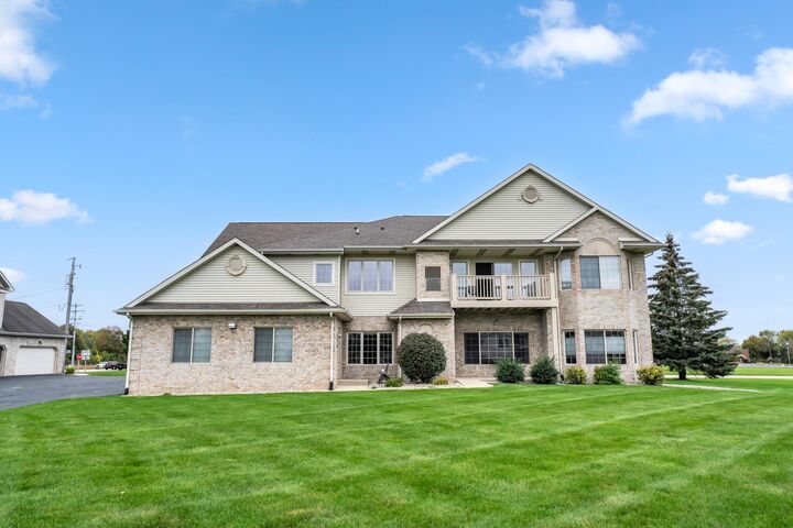 Property Photo:  1527 Summerset Dr  WI 53406 