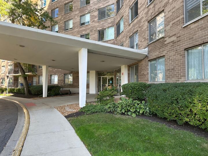 Property Photo:  7141 N Kedzie Avenue 913  IL 60645 