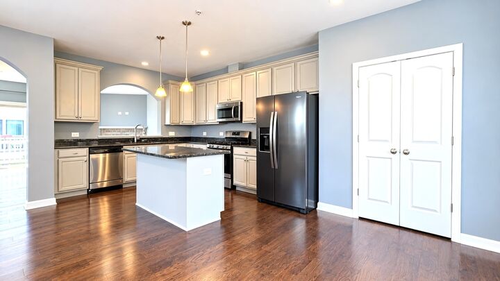 Property Photo:  1150 Evergreen Avenue  IL 60016 