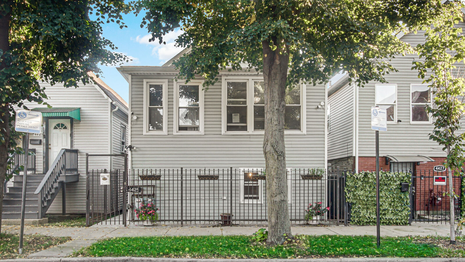 Property Photo: 4425 W Carroll Avenue IL 60624
