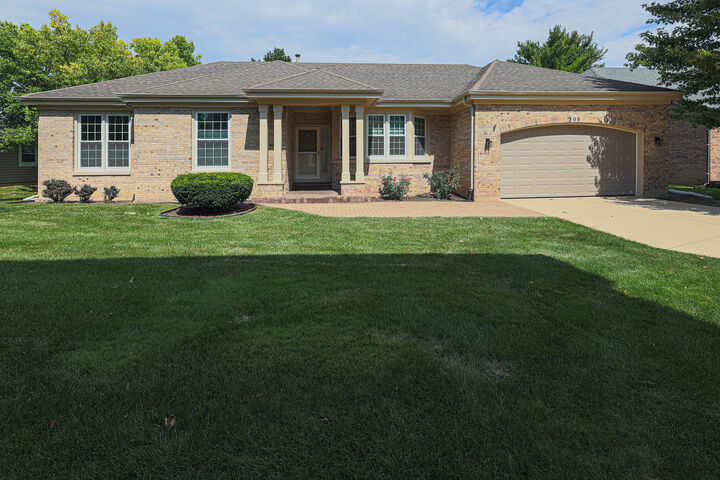Property Photo: 305 Torrington Drive IL 60108