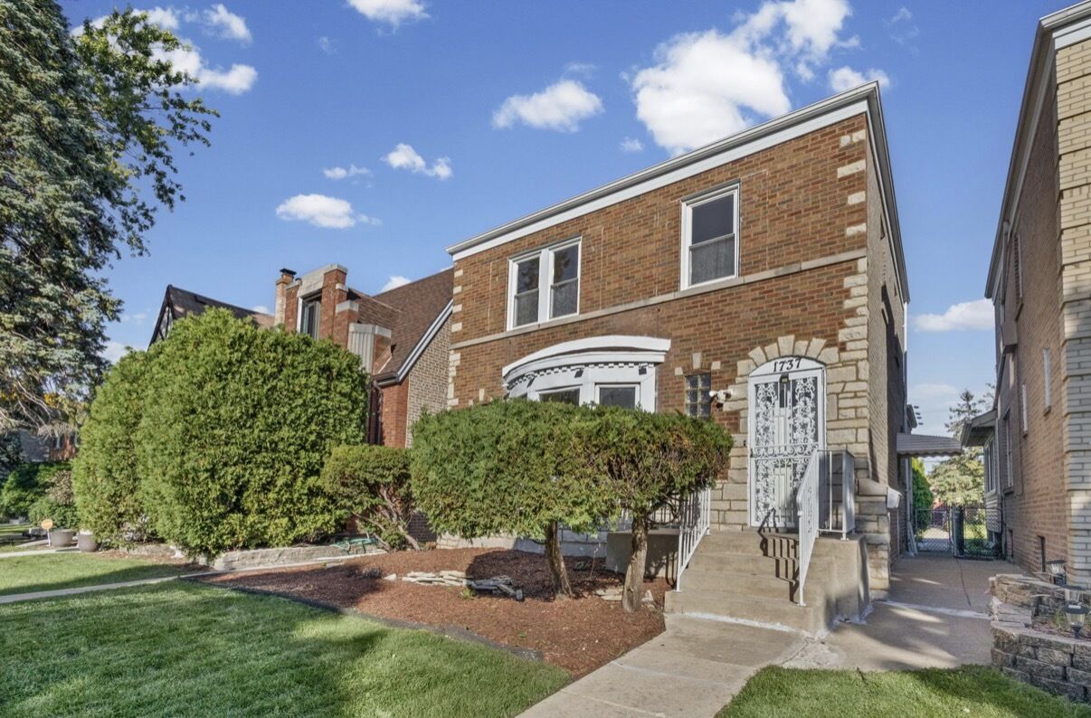 Property Photo: 1737 N Sayre Avenue IL 60707
