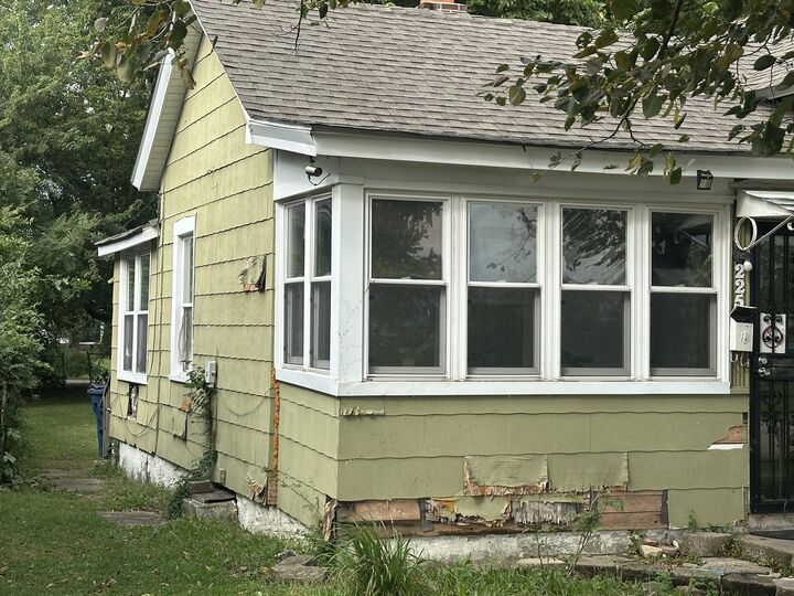 Property Photo:  225 N West Avenue  IL 60901 