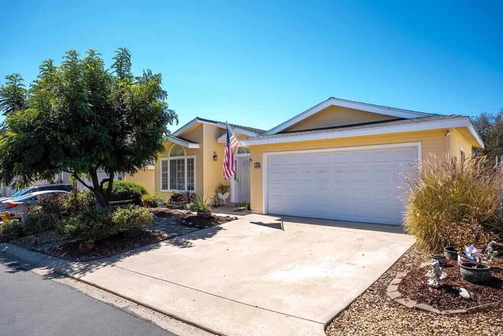 Property Photo:  15935 Spring Oaks Rd 64  CA 92021 