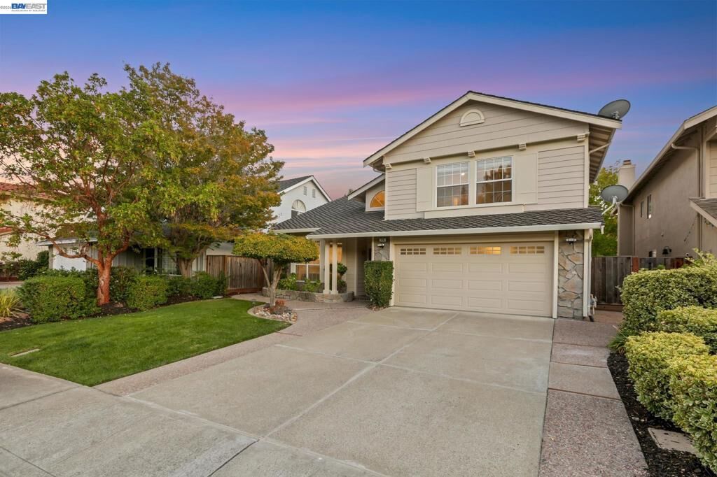 Property Photo:  128 Summerset Ct  CA 94583 