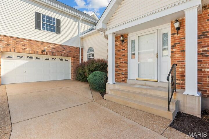 Property Photo:  7463 Woodlawn Colonial Lane  MO 63119 