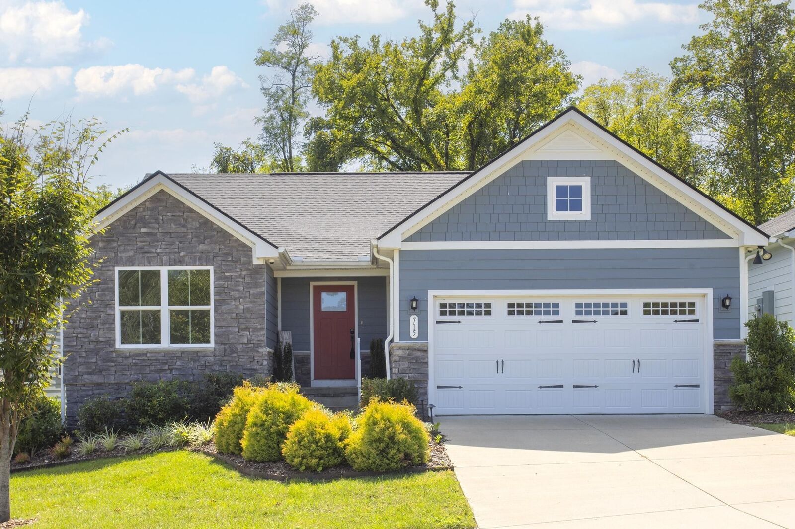 Property Photo: 715 Cottage Dr TN 38401