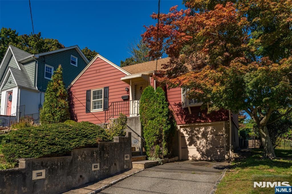 Property Photo:  150 Franklin Street  NJ 07044 