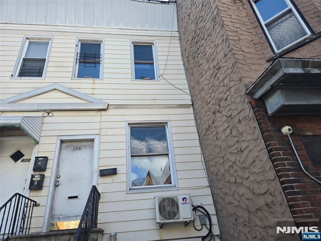 Property Photo:  598 West Side Avenue  NJ 07304 