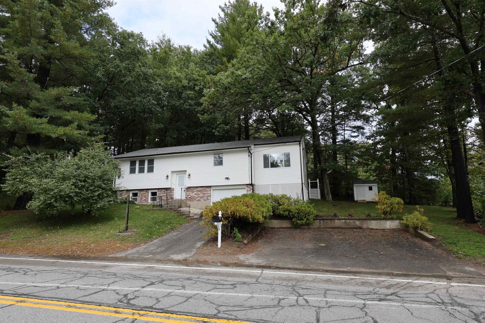 Property Photo:  19 New Searles Road  NH 03062 