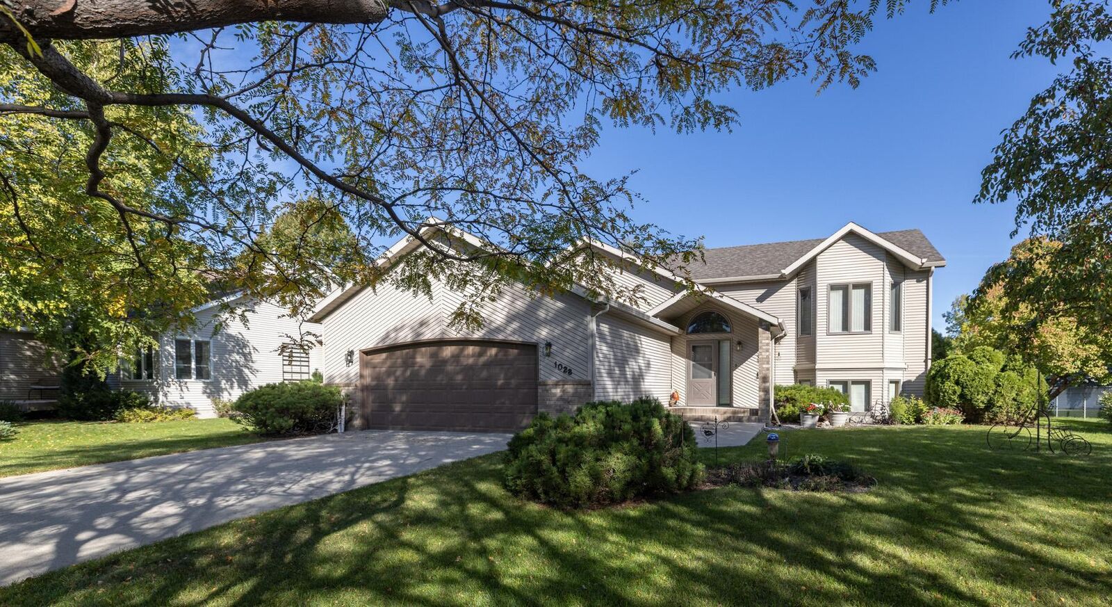 Property Photo:  1028 16th Avenue E  ND 58078 