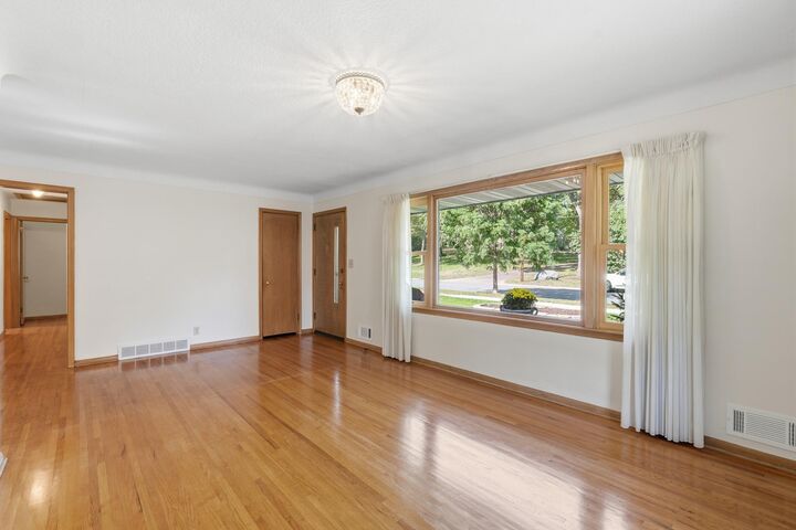 Property Photo: 1482 Case Avenue MN 55106