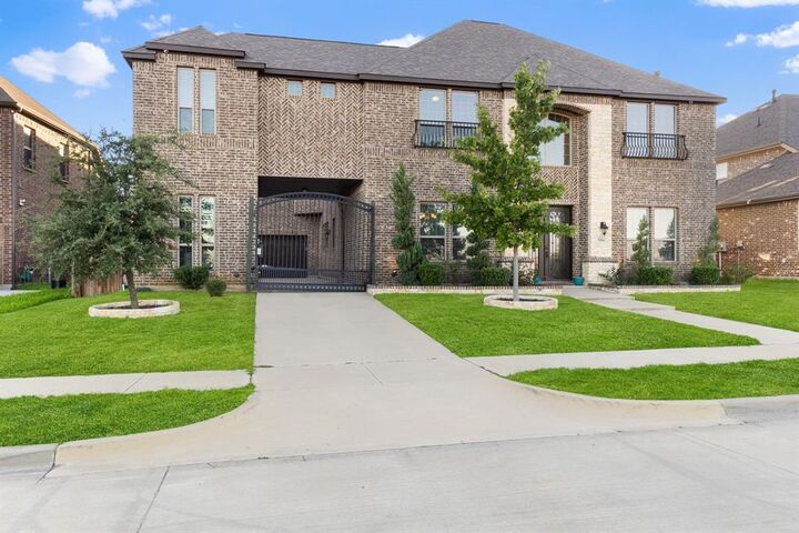 Property Photo: 3204 Chambley Lane TX 76084