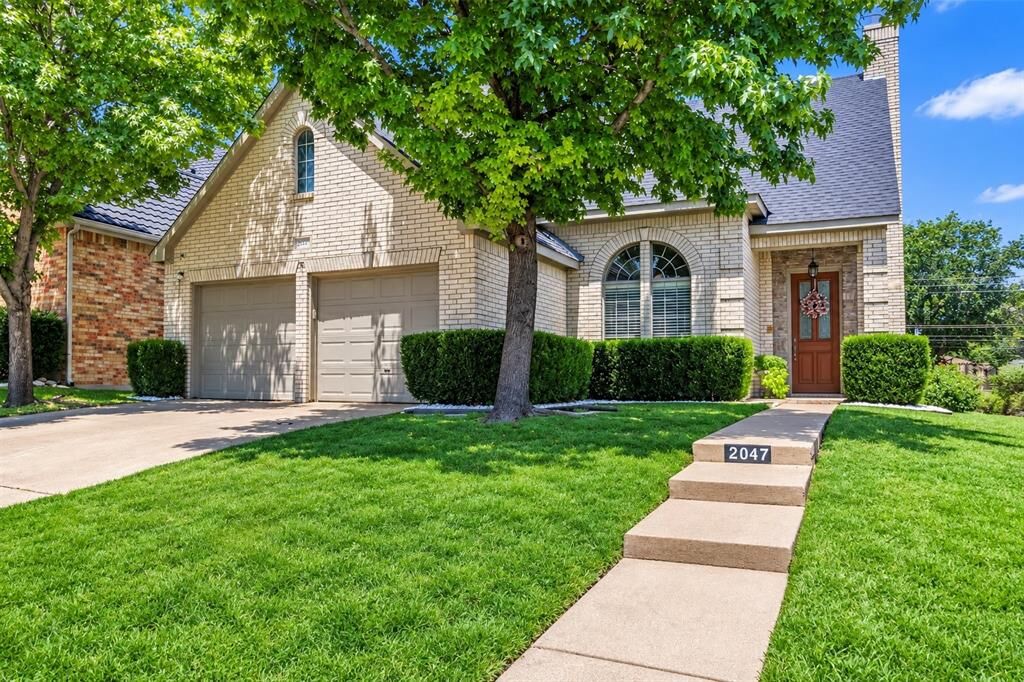 Property Photo: 2047 Chevella Drive TX 75232