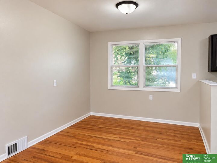 Property Photo:  7108 N 39th Street  NE 68112 