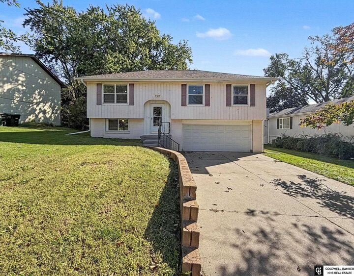 Property Photo: 1711 N 105 Street NE 68114