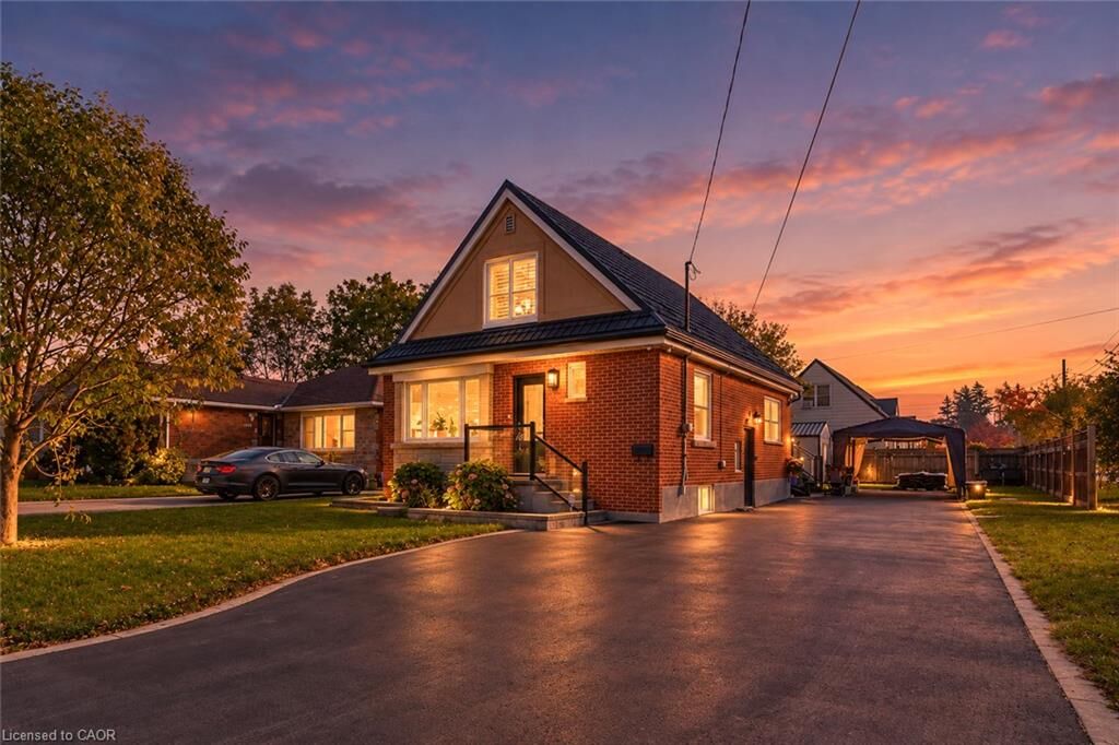 Property Photo:  100 Montrose Avenue  ON L8K 4Y7 