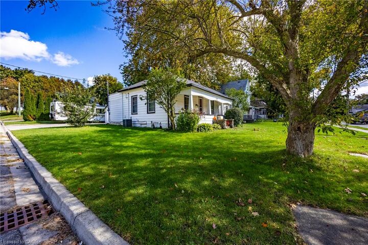 Property Photo:  283 Hall Street  ON N5C 1V8 