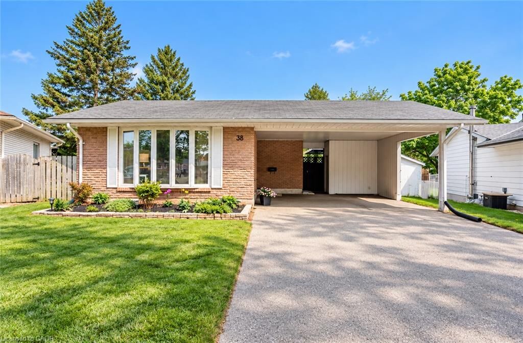 Property Photo:  38 Jay Court Upper  ON N2E 1P8 