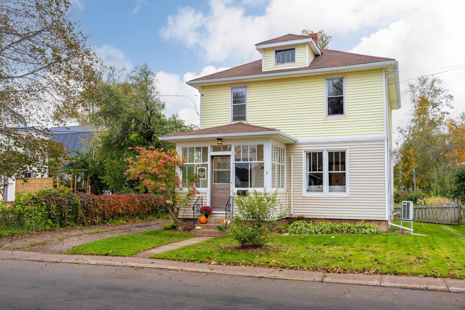 Property Photo:  5 Lapthorne Avenue  PE C1E 2M3 