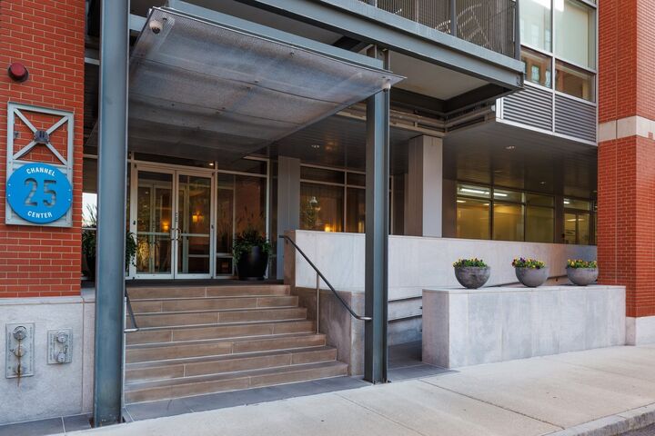 Property Photo:  25 Channel Center St 409  MA 02210 