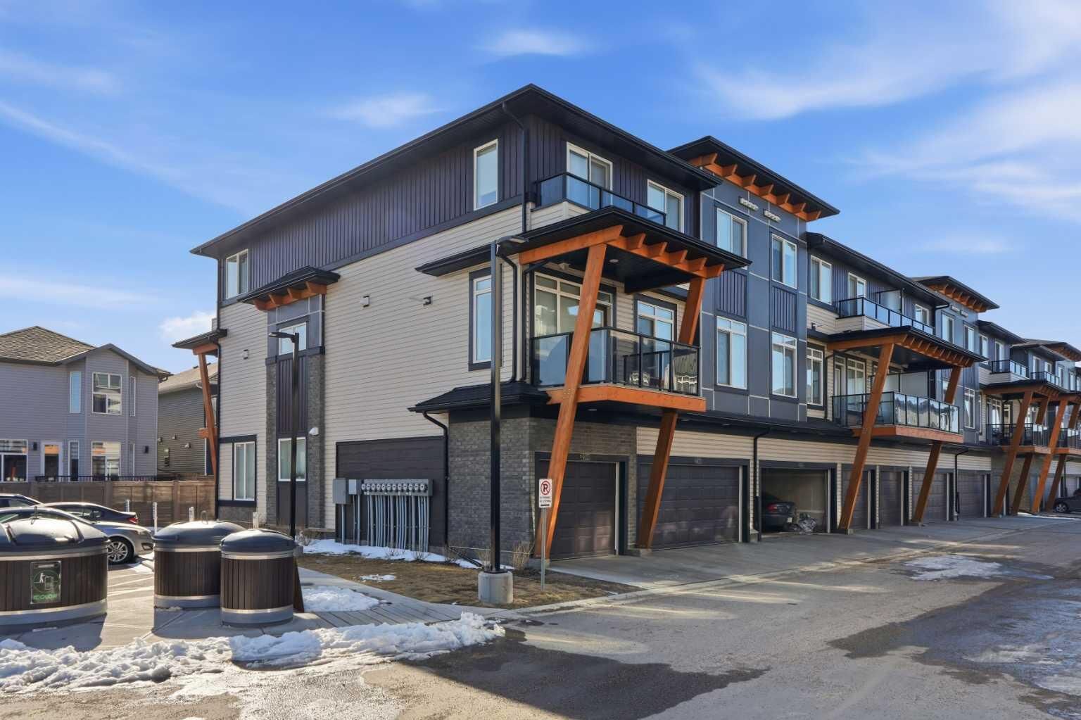 Property Photo:  10060 46 Street NE 402  AB T3J 2H8 