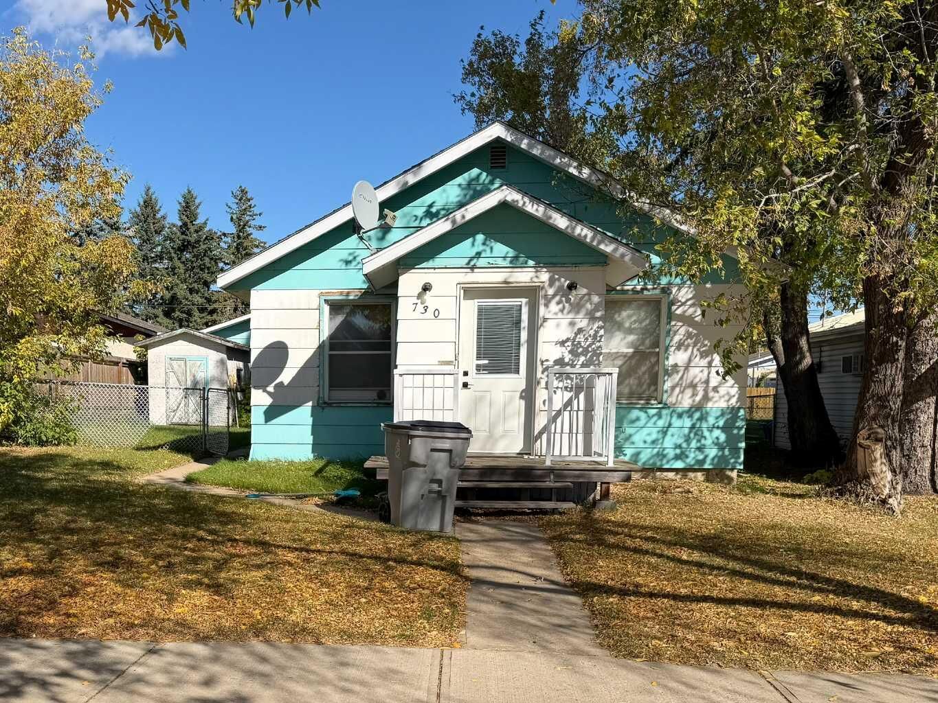 Property Photo:  730 6 Avenue  AB T9W 1A2 