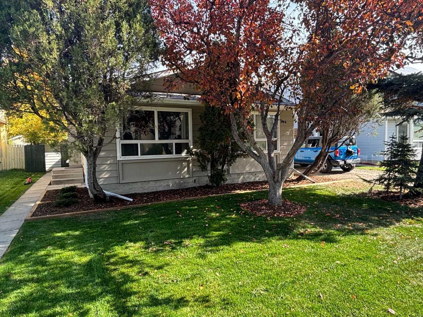Property Photo: 235 Shawcliffe Circle SW AB T2Y 1E8
