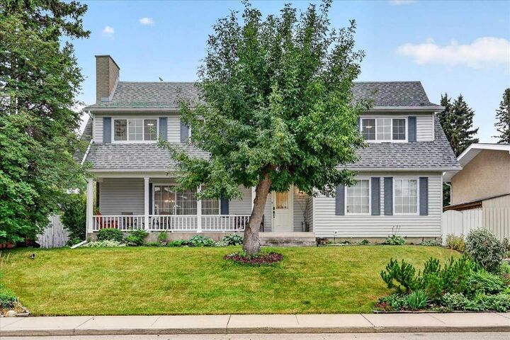 Property Photo:  1707 107 Avenue SW  AB T2W 0C3 