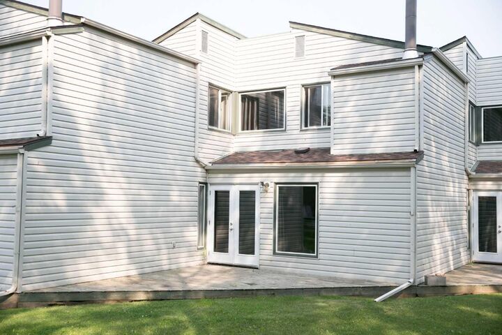 Property Photo:  8205 98 Street 5  AB T8S 1A2 
