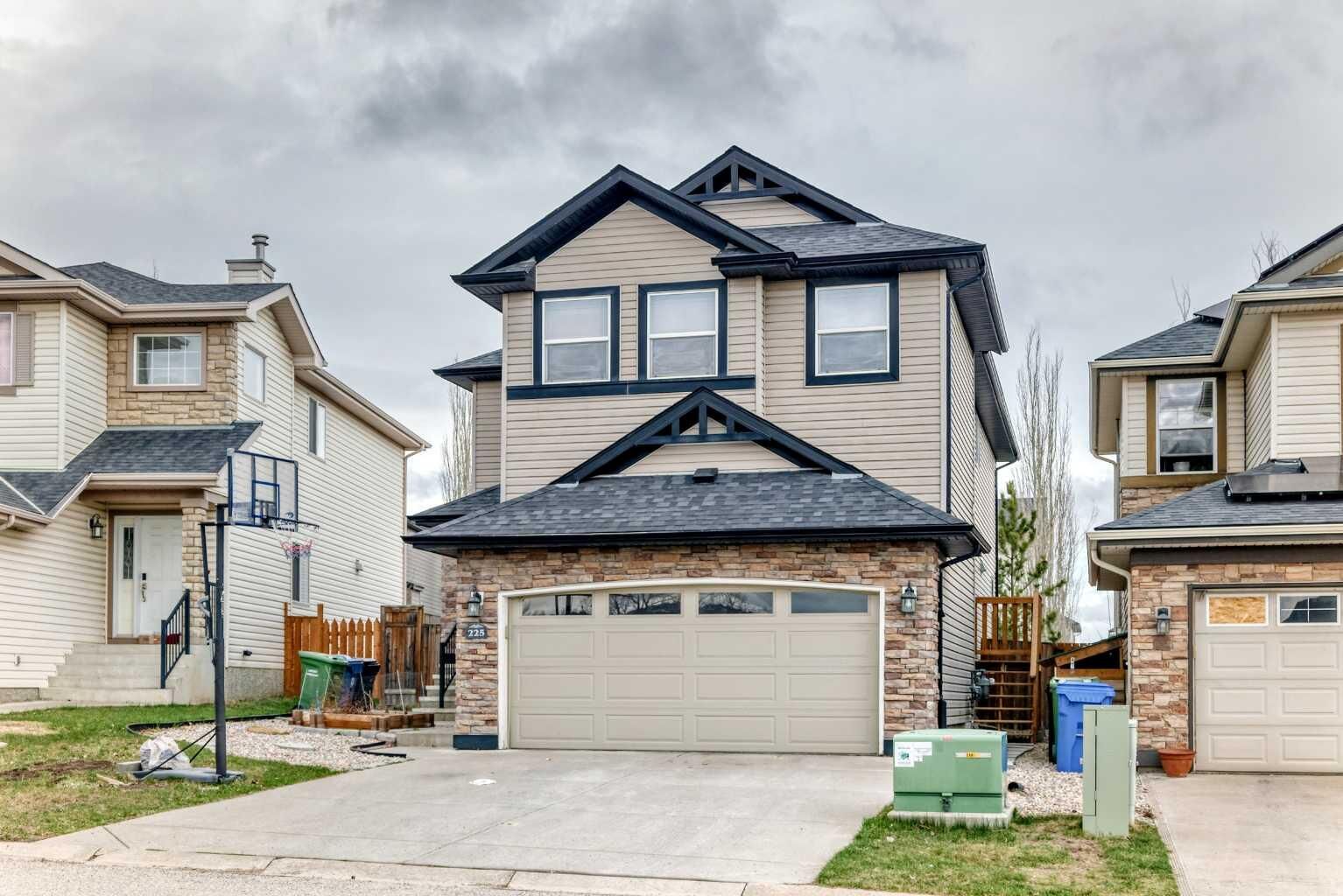 Property Photo:  225 Kincora Heights NW  AB T3R 1N6 