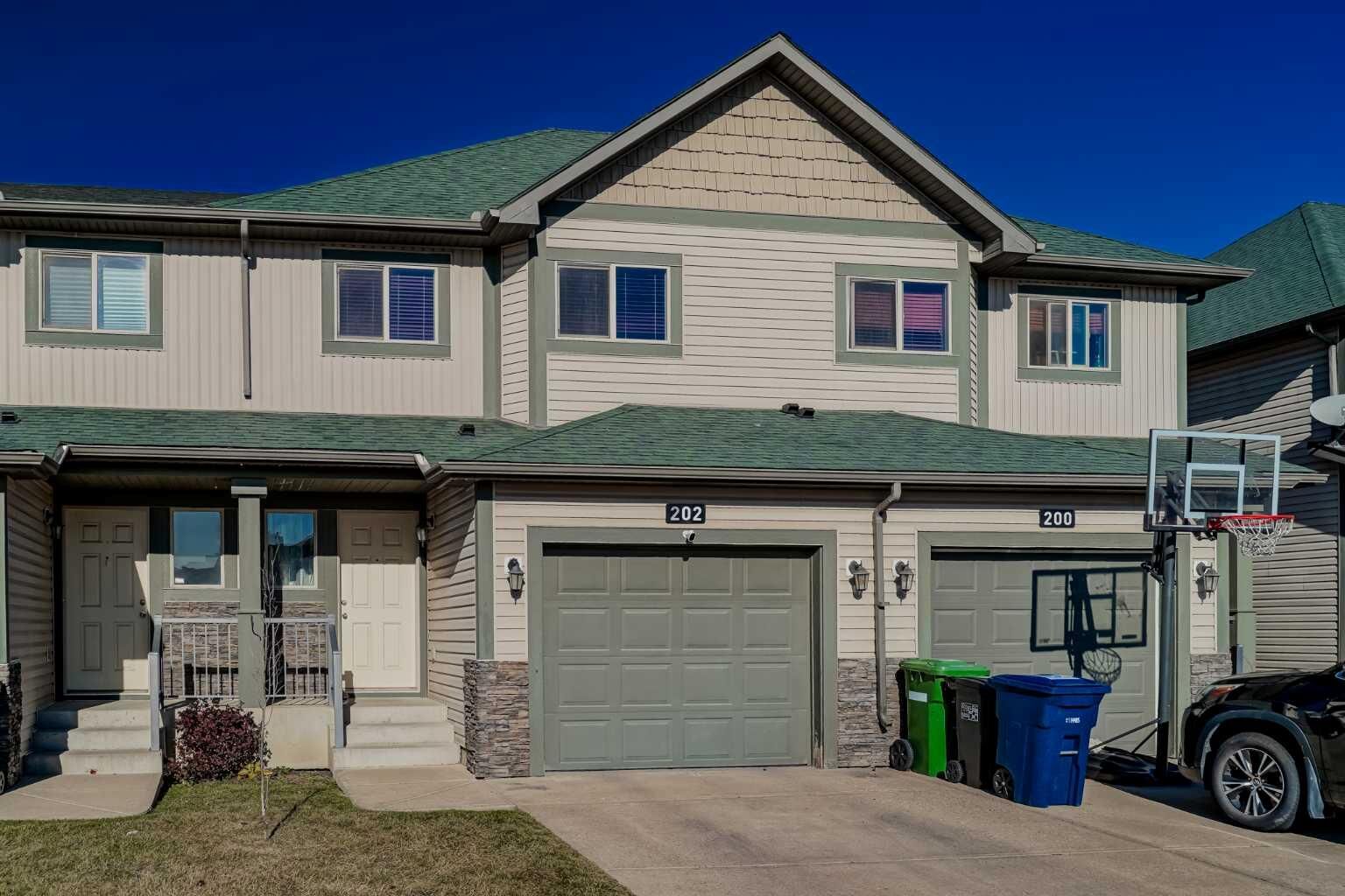 Property Photo:  202 Bayside Point SW  AB T4B 2X6 