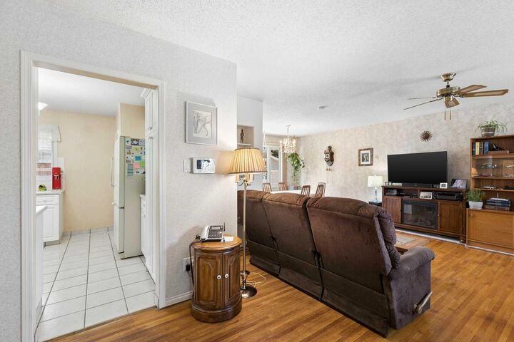 Property Photo:  275 Northmount Drive NW  AB T2K 3G9 