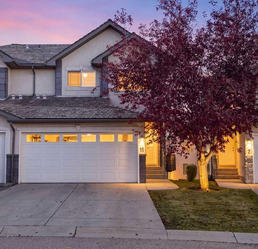Property Photo:  11 Royal Crest Court NW  AB T3G 5W3 