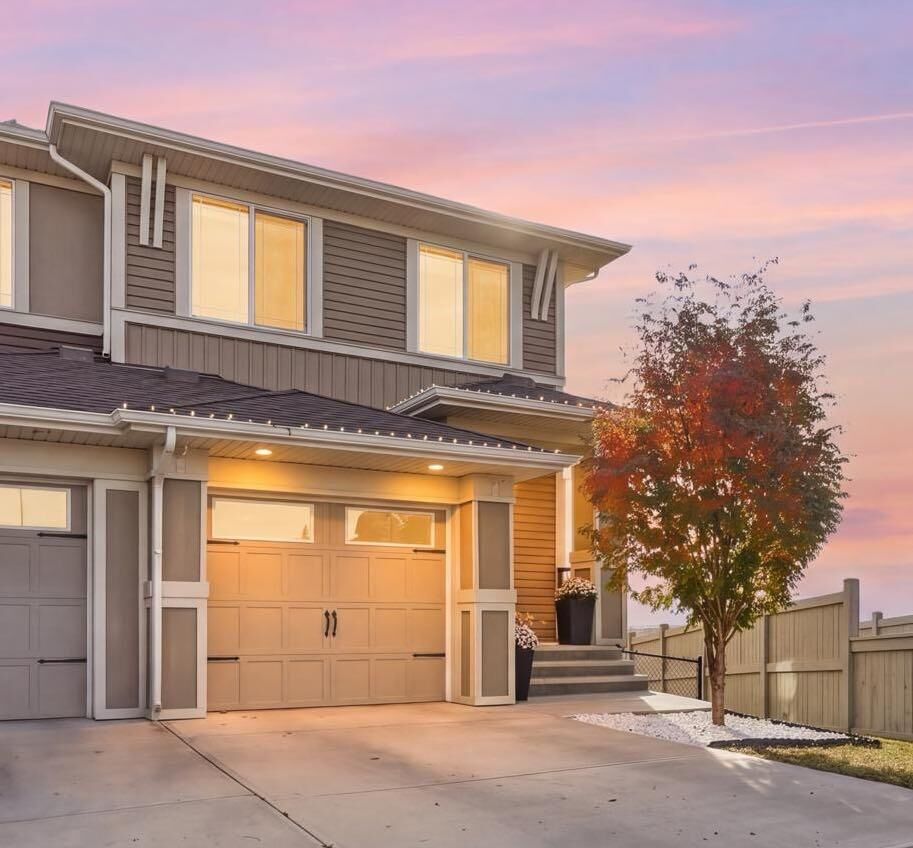 Property Photo:  473 Hillcrest Road SW  AB T4B 4T8 