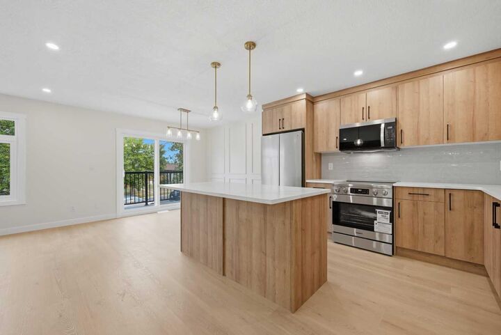 Property Photo:  1387 Berkley Drive NW  AB T3K 1T5 