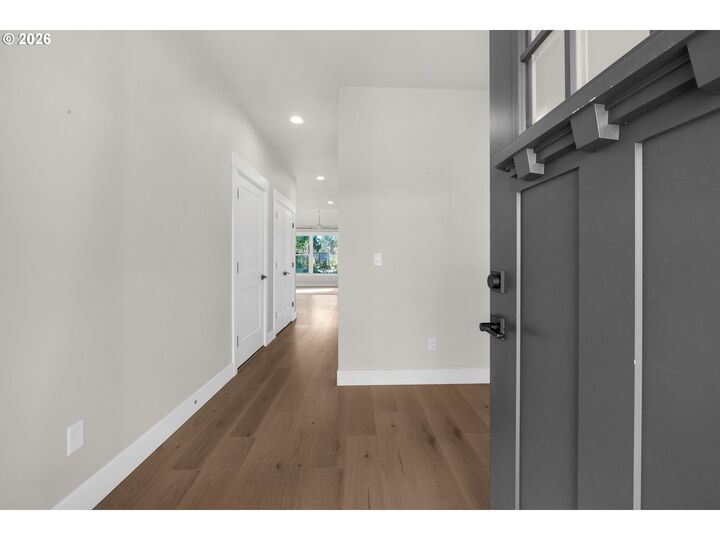 Property Photo: 1190 SE Bugle Ave OR 97146
