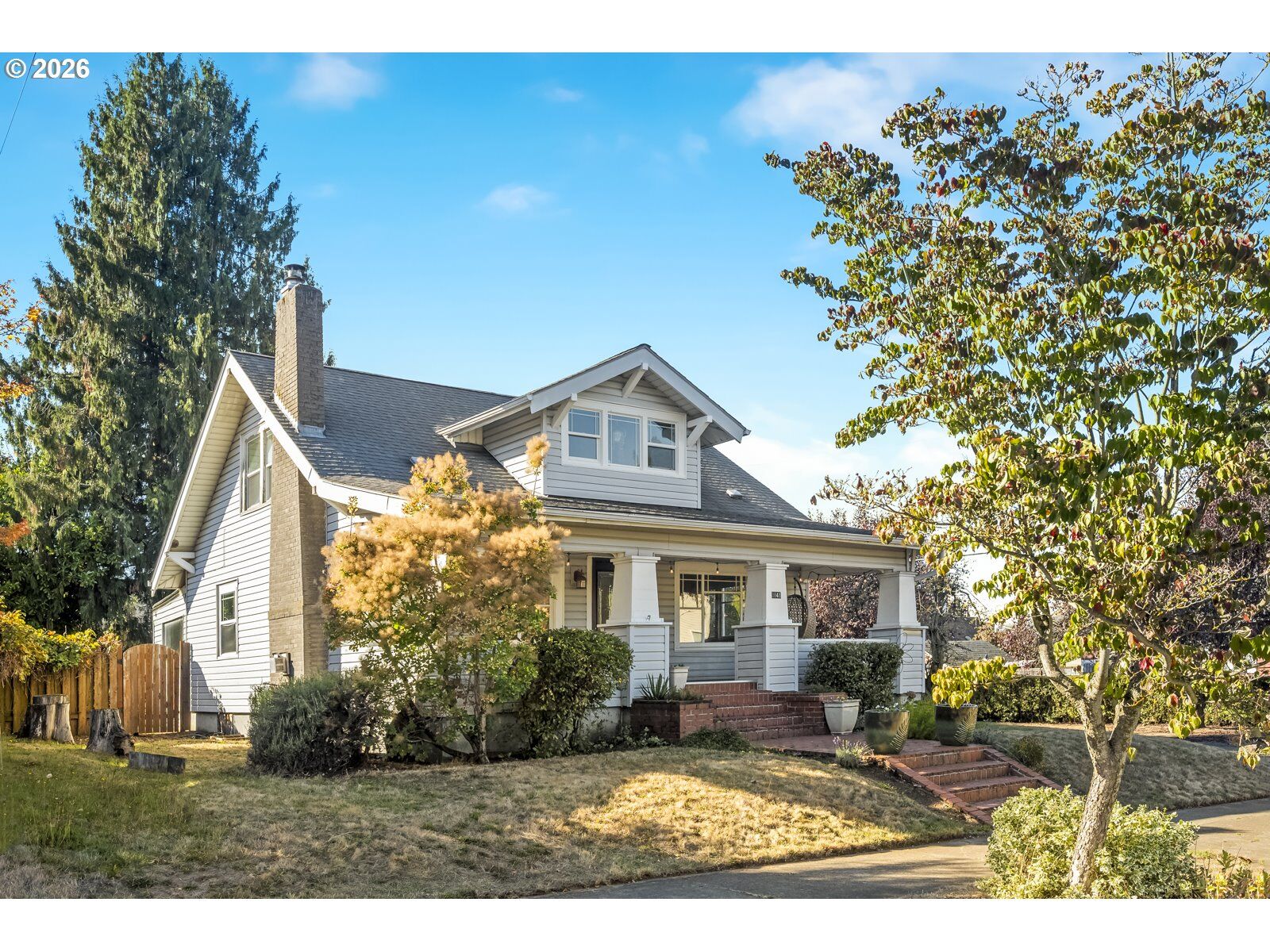 Property Photo: 3841 NE 74th Ave OR 97213