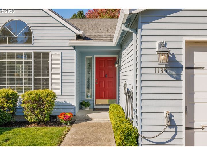 Property Photo:  1135 SW 213th Ave  OR 97003 