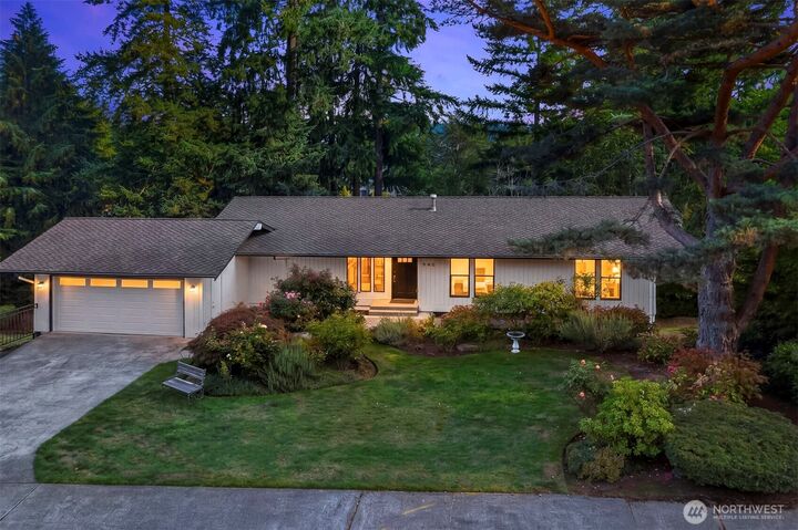 Property Photo:  940  178th Place NE  WA 98008 