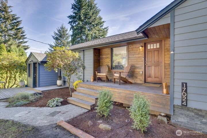 Property Photo:  17024  32nd Avenue NE  WA 98155 