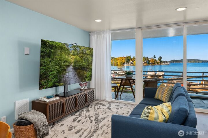Property Photo:  9520  Rainier Avenue S 204  WA 98118 