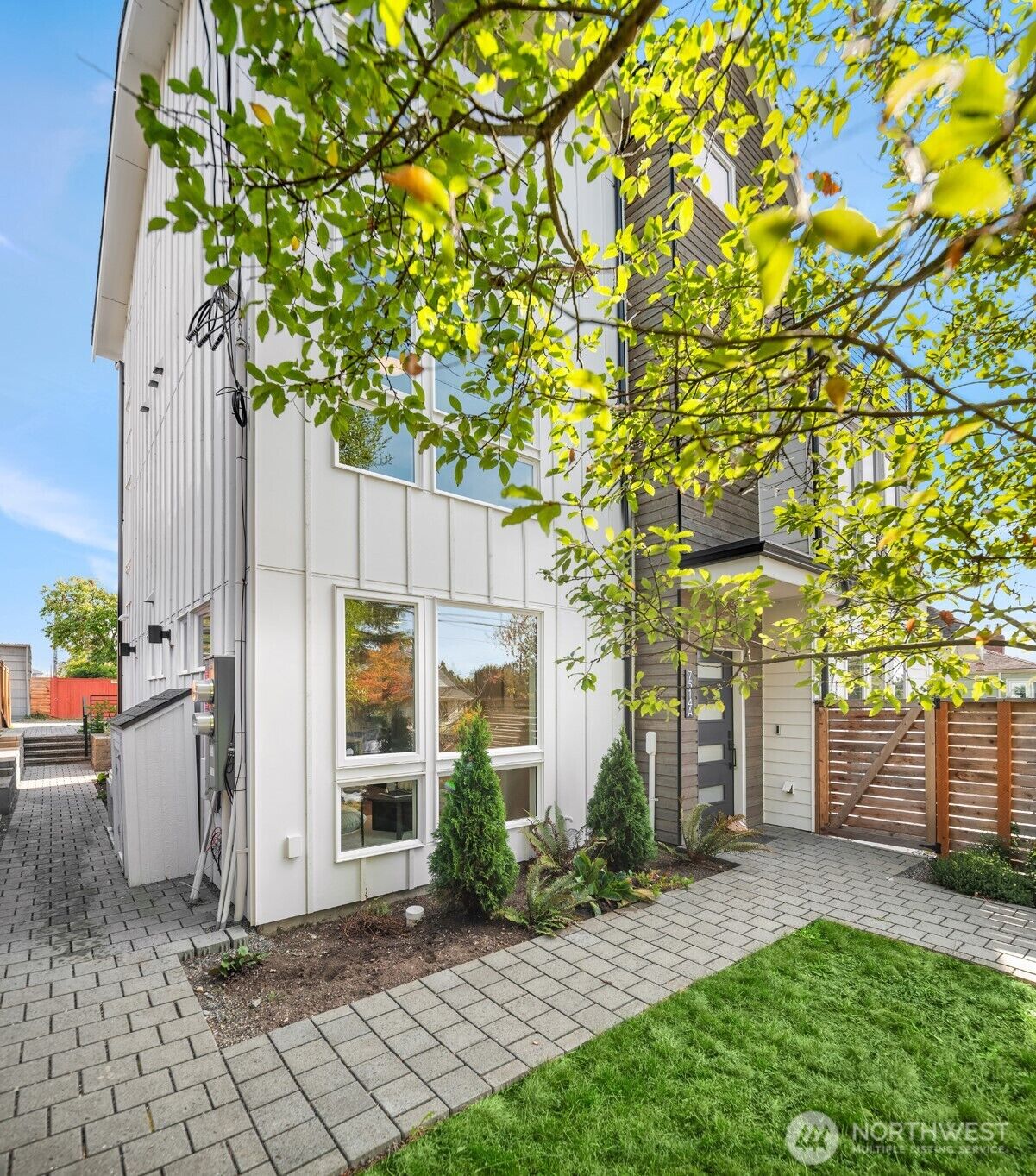 Property Photo:  7514  28th Avenue NW B  WA 98117 