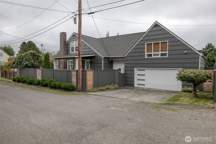 Property Photo:  815 N Jeffries  WA 98520 